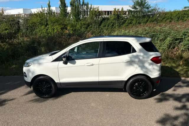 Ford EcoSport (2017) thumbnail 3