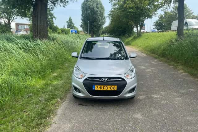 Hyundai i10 (2013) thumbnail 2