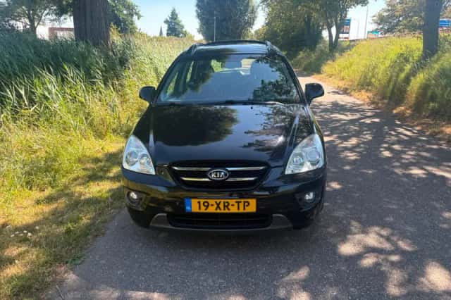Kia Carens (2007) thumbnail 2