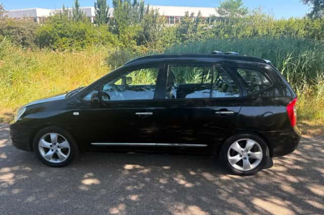 Kia Carens (2007) thumbnail 3