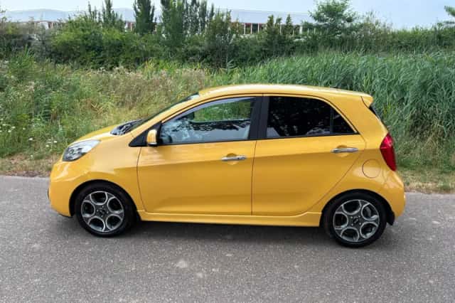 Kia Picanto (2015) thumbnail 3