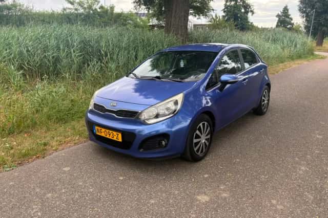 Kia Rio (2012) thumbnail 1