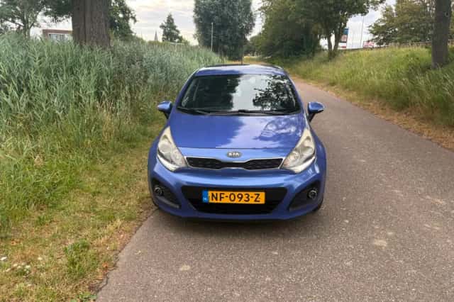 Kia Rio (2012) thumbnail 2