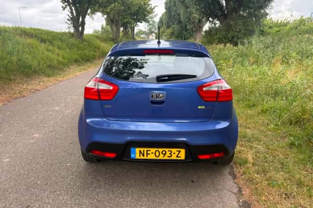 Kia Rio (2012) thumbnail 5