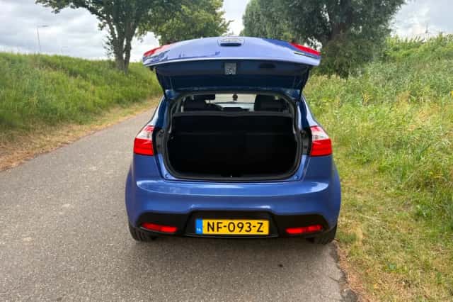 Kia Rio (2012) thumbnail 6