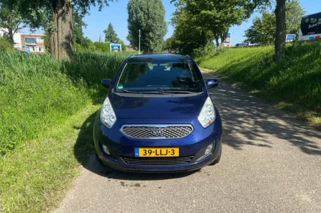 Kia Venga (2010) thumbnail 2