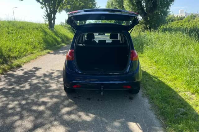 Kia Venga (2010) thumbnail 6
