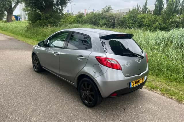 Mazda 2 (2014) thumbnail 4