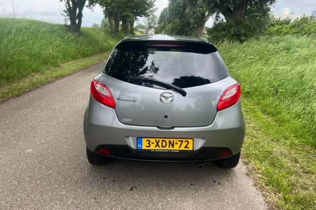 Mazda 2 (2014) thumbnail 5