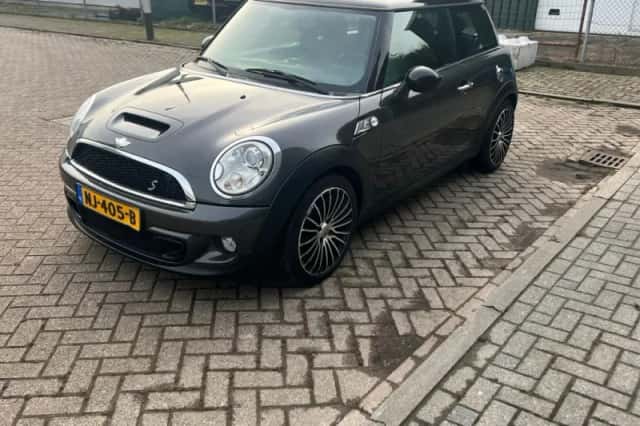 MINI Mini (2011) thumbnail 1