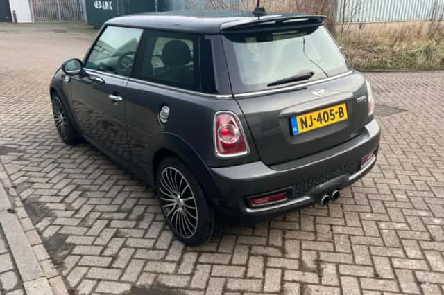 MINI Mini (2011) thumbnail 4