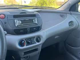 Nissan Almera Tino thumbnail 13