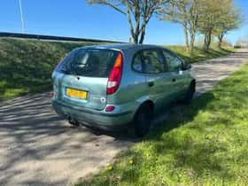 Nissan Almera Tino (2002) thumbnail 7