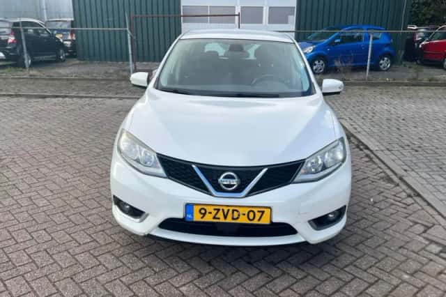 Nissan Pulsar (2015) thumbnail 2