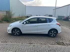 Nissan Pulsar thumbnail 3