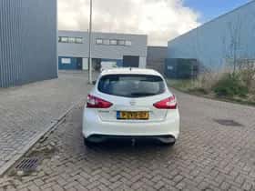 Nissan Pulsar (2015) thumbnail 4