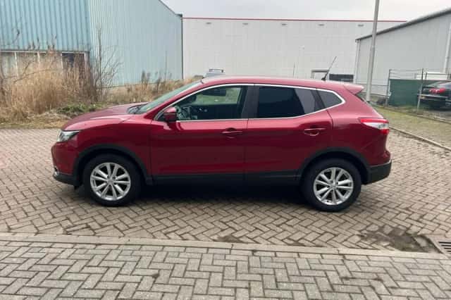 Nissan Qashqai (2015) thumbnail 3