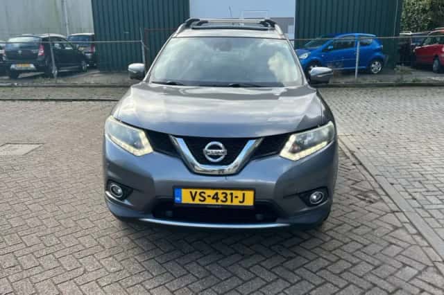 Nissan X-Trail (2016) thumbnail 2