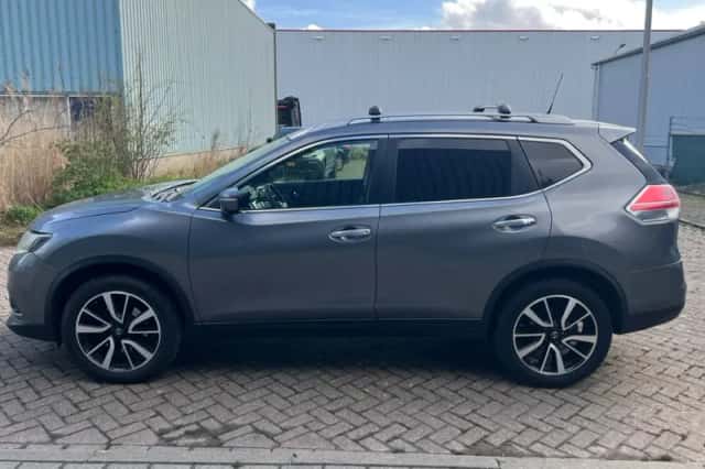 Nissan X-Trail (2016) thumbnail 3
