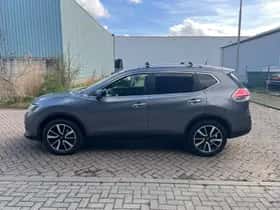 Nissan X-Trail (2016) thumbnail 3