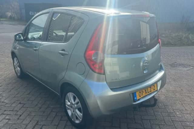 Opel Agila (2012) thumbnail 4