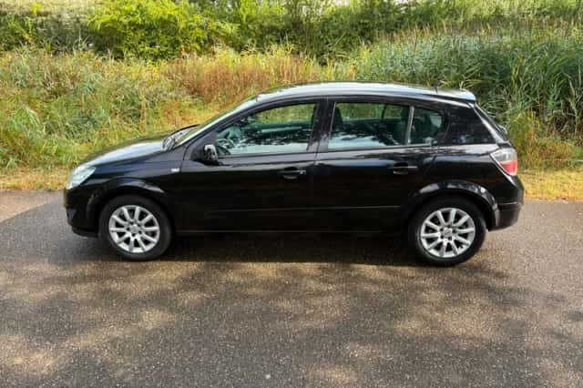 Opel Astra (2008) thumbnail 3
