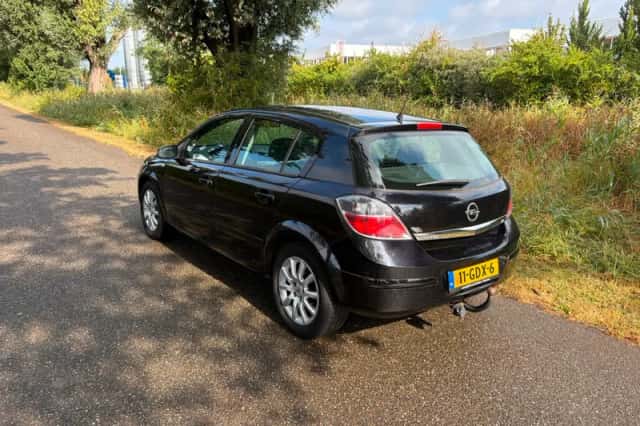 Opel Astra (2008) thumbnail 4