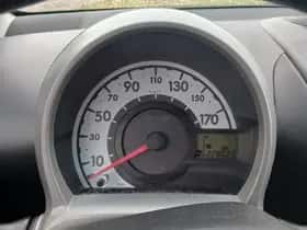 Peugeot 107 (2012) thumbnail 13