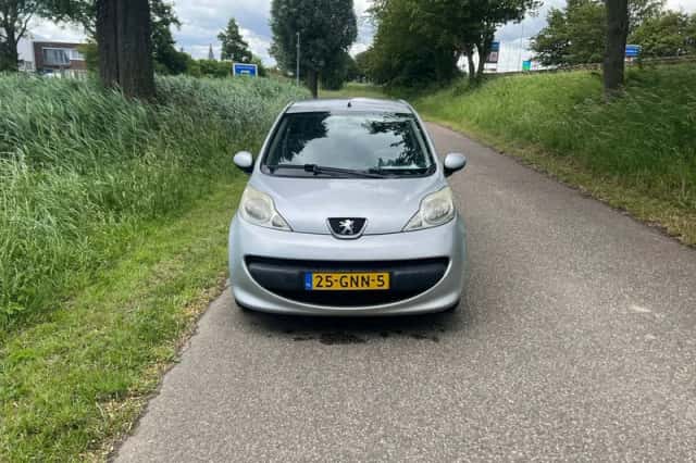 Peugeot 107 (2008) thumbnail 2