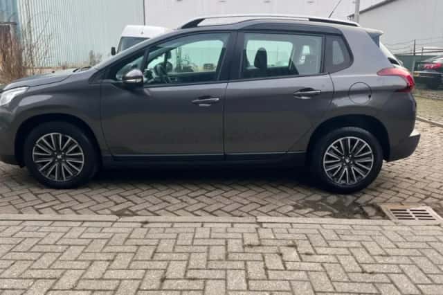 Peugeot 2008 (2018) thumbnail 3