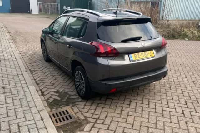 Peugeot 2008 (2018) thumbnail 4