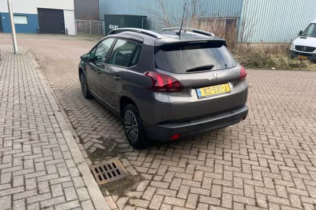 Peugeot 2008 (2018) thumbnail 4