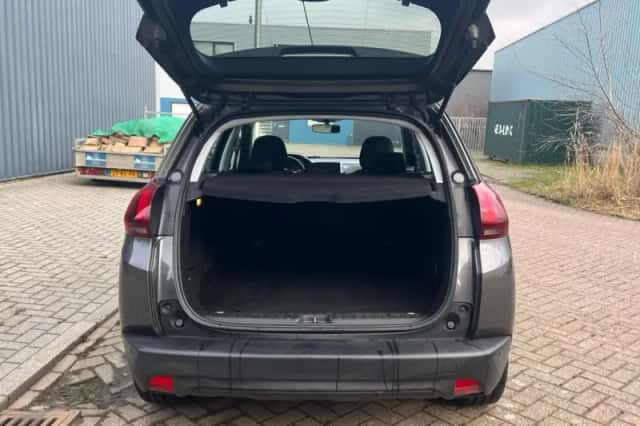 Peugeot 2008 (2018) thumbnail 6