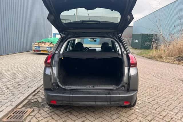 Peugeot 2008 (2018) thumbnail 6
