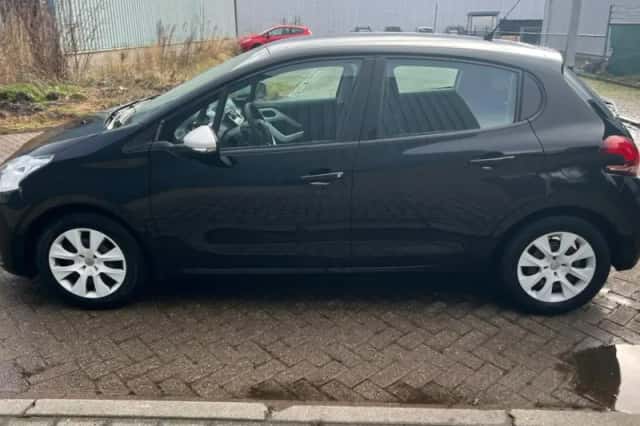 Peugeot 208 (2015) thumbnail 2