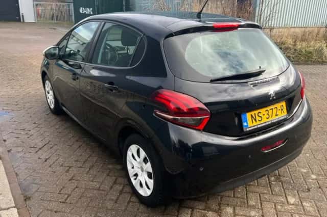 Peugeot 208 (2015) thumbnail 3