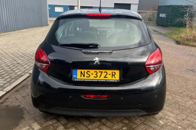 Peugeot 208 (2015) thumbnail 4