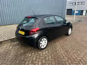 Peugeot 208 (2015) thumbnail 5