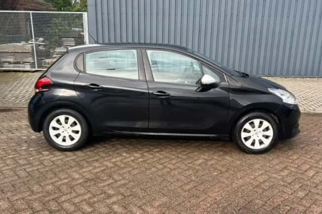Peugeot 208 (2015) thumbnail 6