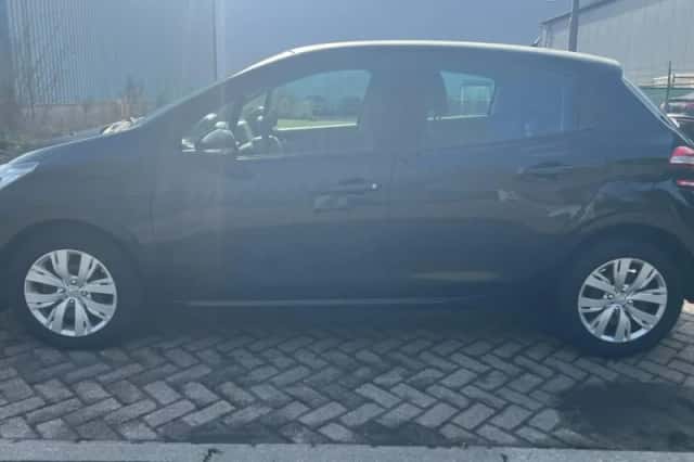 Peugeot 208 (2015) thumbnail 3