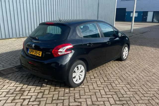 Peugeot 208 (2015) thumbnail 6