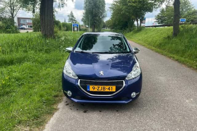 Peugeot 208 (2015) thumbnail 2