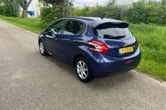 Peugeot 208 (2015) thumbnail 4