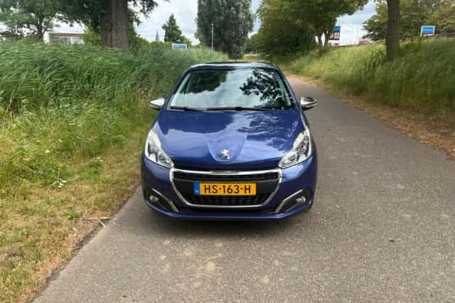 Peugeot 208 (2016) thumbnail 2