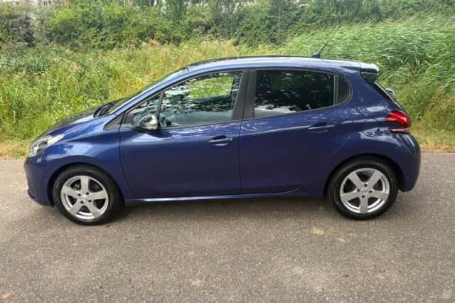 Peugeot 208 (2016) thumbnail 3