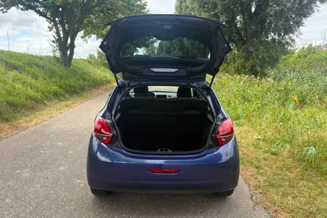 Peugeot 208 (2016) thumbnail 6