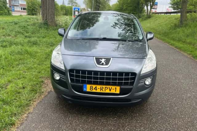 Peugeot 3008 (2011) thumbnail 2