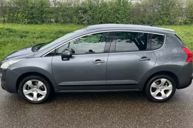 Peugeot 3008 (2011) thumbnail 3