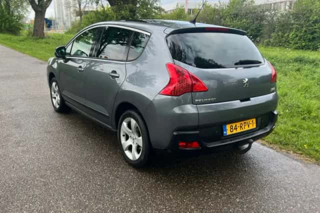 Peugeot 3008 (2011) thumbnail 4