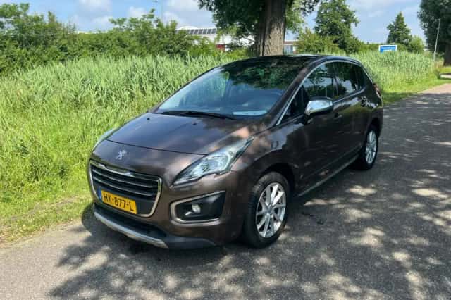 Peugeot 3008 (2015) thumbnail 1